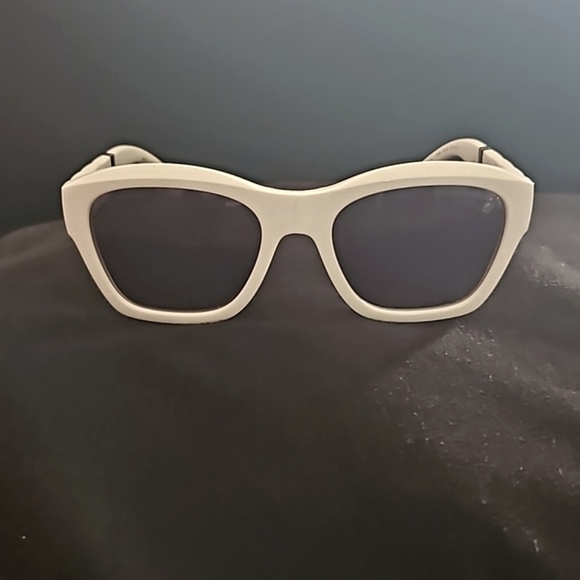 Chanel Foldable Sunglasses 6055B- Retail purchased $685 - Picture 4 of 7